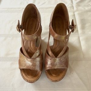 Born Crown Strappy Wedge Sandals, Size 8.